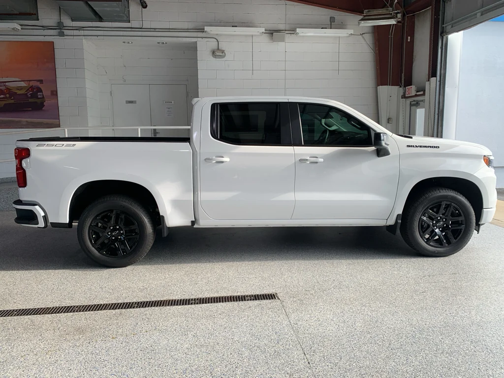 New 2026 Summit White Chevrolet RST image 32