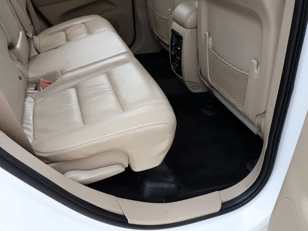 Used 2016 Bright White Clearcoat Jeep Limited image 33