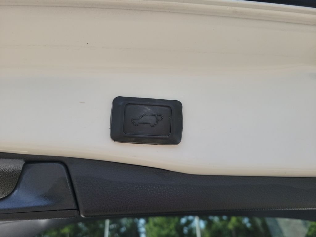 Certified Used 2025  Toyota Limited image 26
