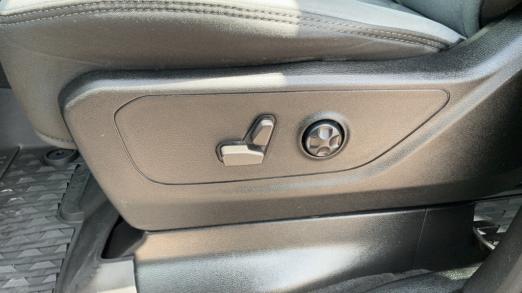Used 2021 Silver Ram Big Horn/Lone Star image 19