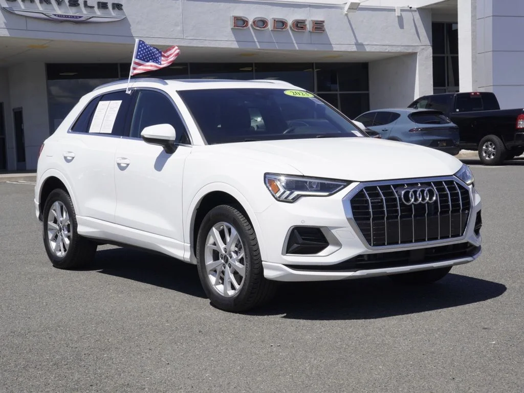 2023 Audi Q3 40 TFSI Premium quattro's photo