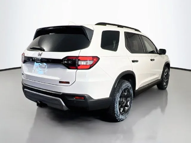 Certified Used 2025 Platinum White Pearl Honda TrailSport image 19