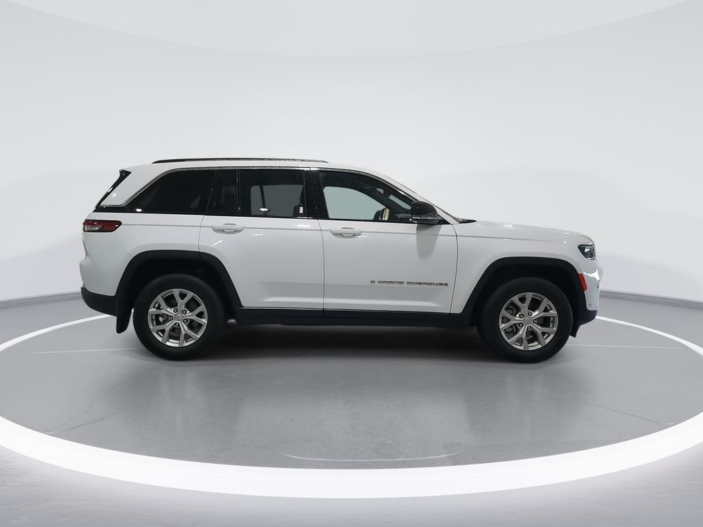 Used 2023 White/off-white Jeep Limited image 9