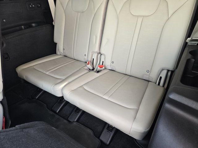 Used 2025 White Pearl Kia EX image 30