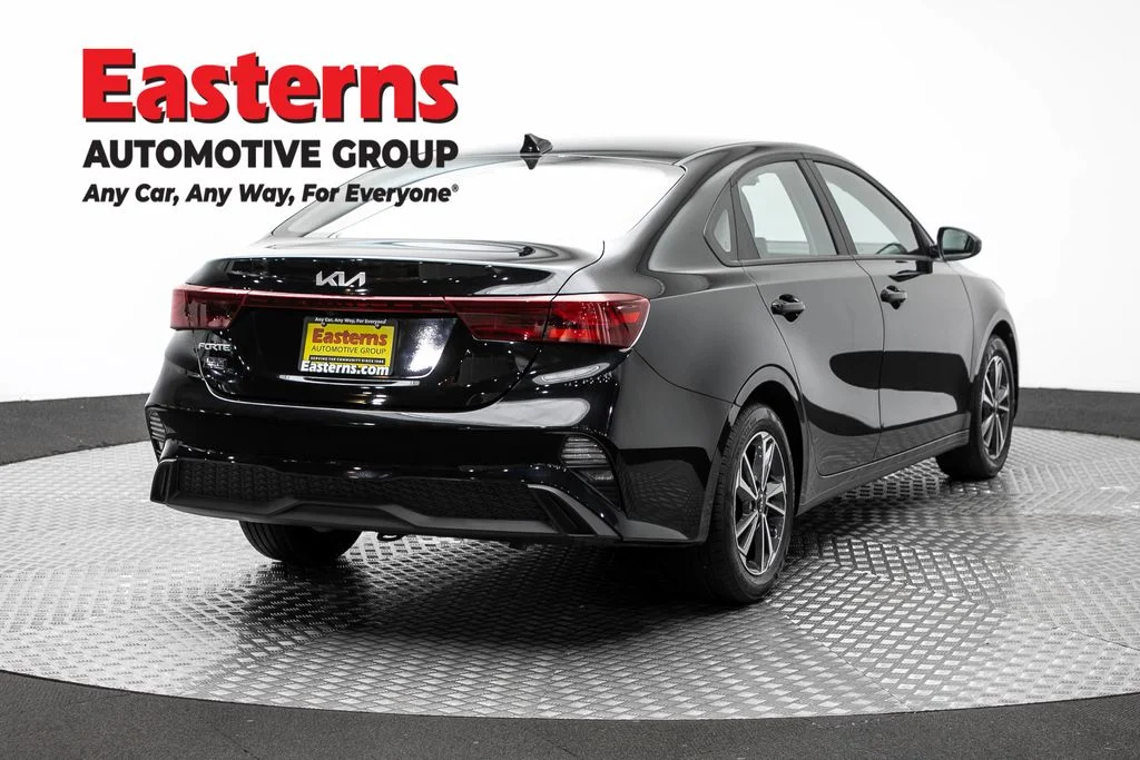 Used 2024 Black Kia LXS image 5