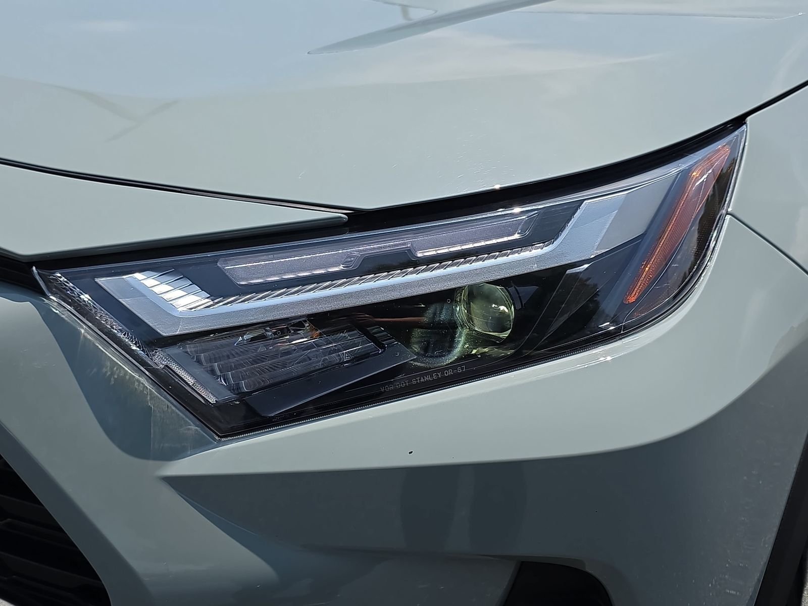 Used 2023  Toyota XLE Premium image 31