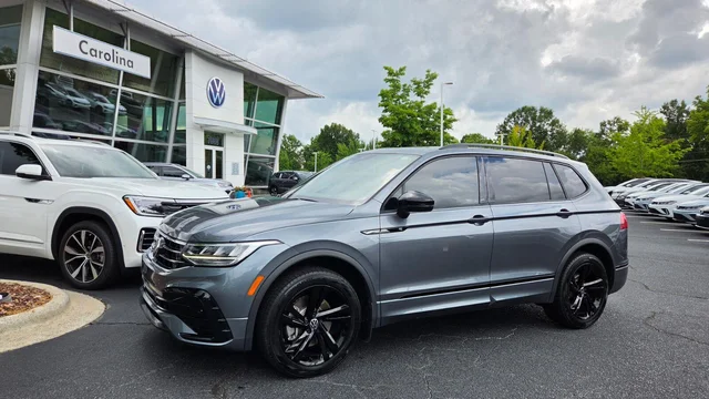 2023 Volkswagen Tiguan SE R-Line Black