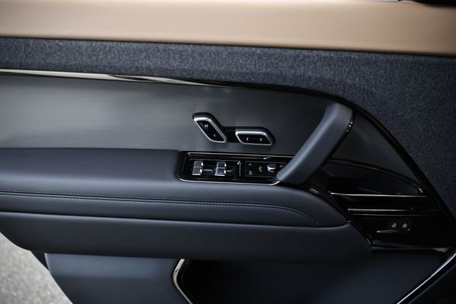 New 2026 Fuji White Land Rover Dynamic SE image 19