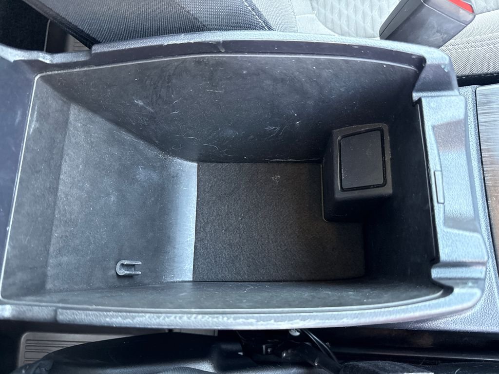 Used 2022 White Ford SE image 14