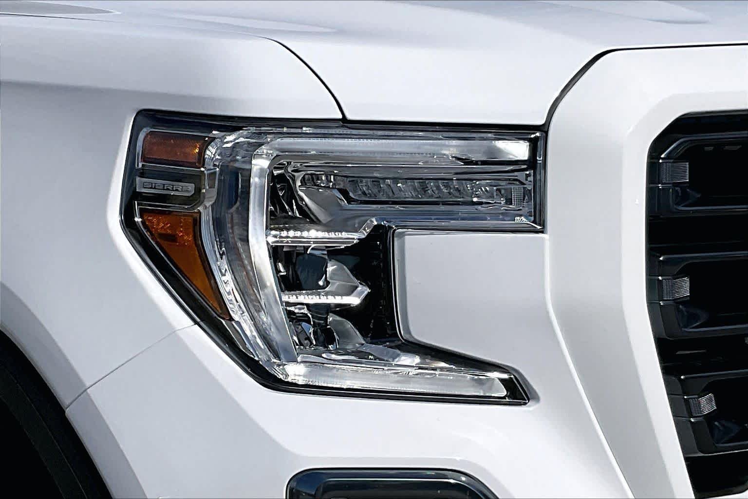 Certified Used 2022 Summit White GMC AT4 image 28