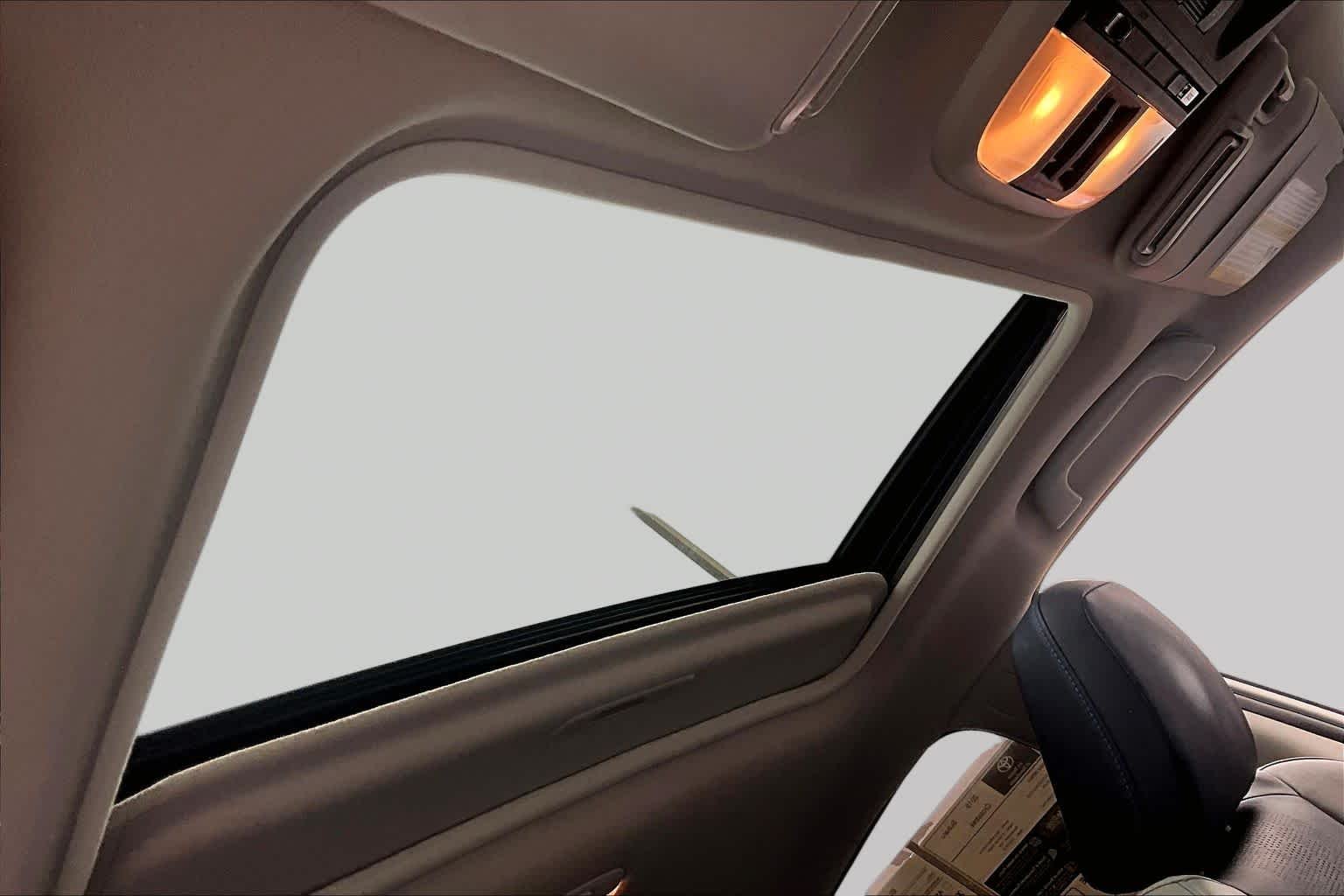 Used 2019 Crystal White Pearl Subaru  image 14