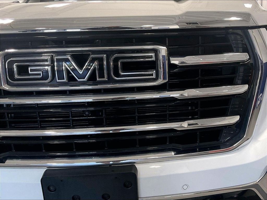 Used 2025 White GMC Elevation image 33