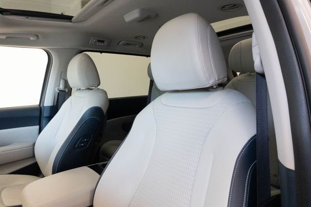 Used 2025 White Kia SX Prestige image 9