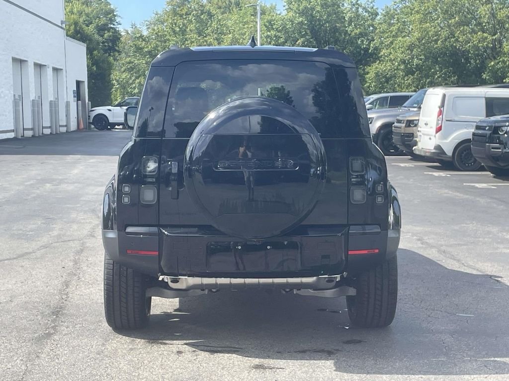 New 2026 Santorini Black Land Rover S image 8