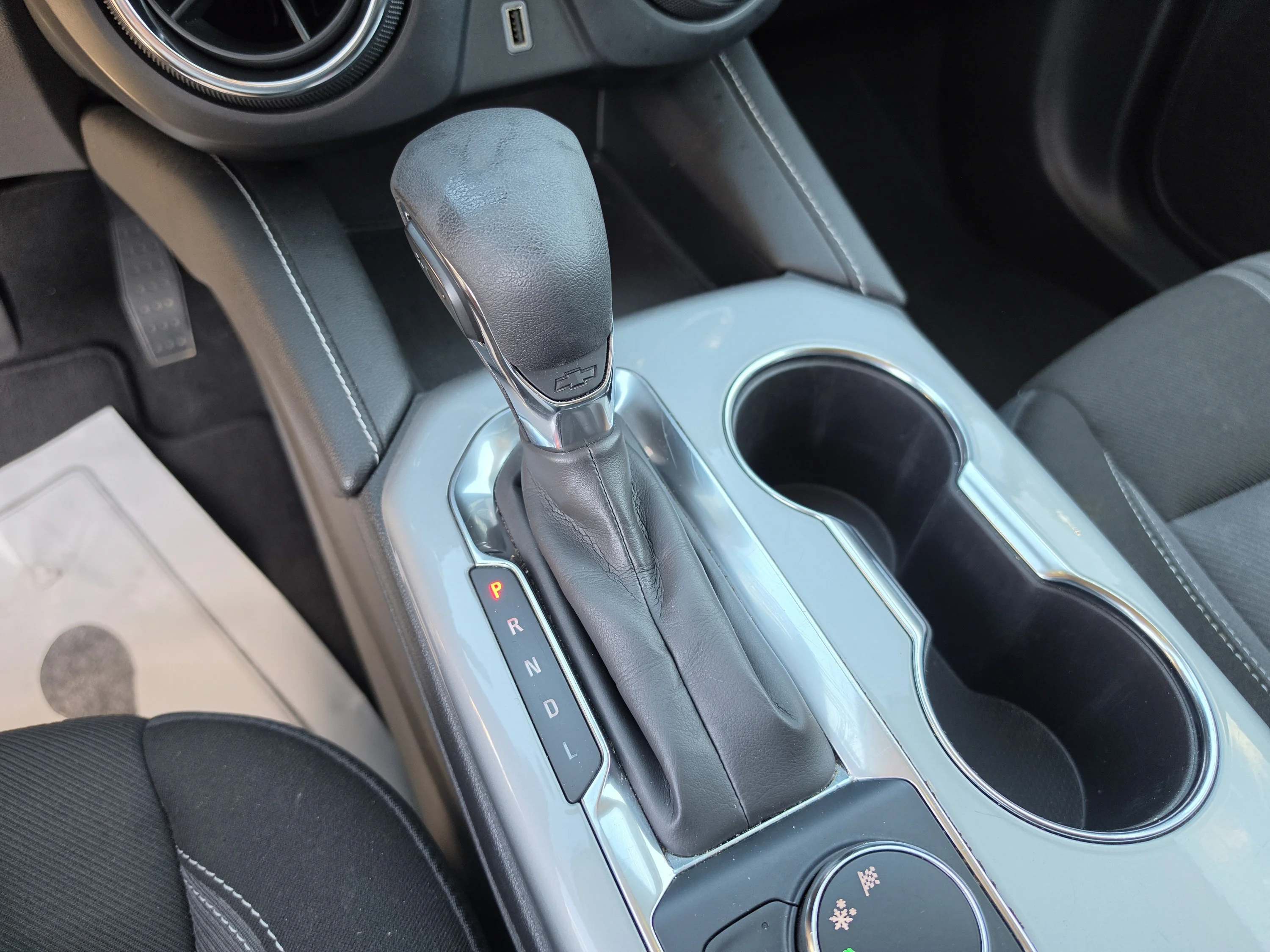 Used 2025 Sterling Gray Metallic Chevrolet LT image 29