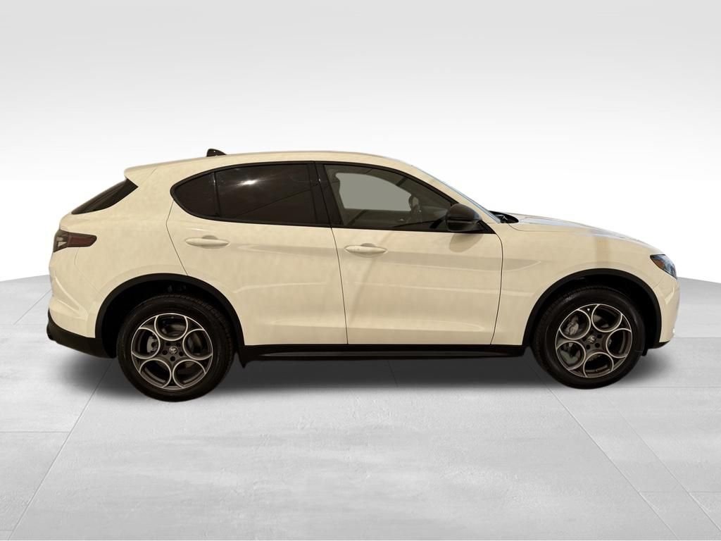 New 2026 Milano White Exterior Paint Alfa Romeo Base image 8