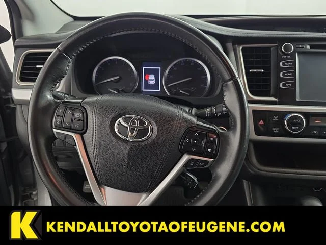 Used 2019 Silver Toyota XLE image 13