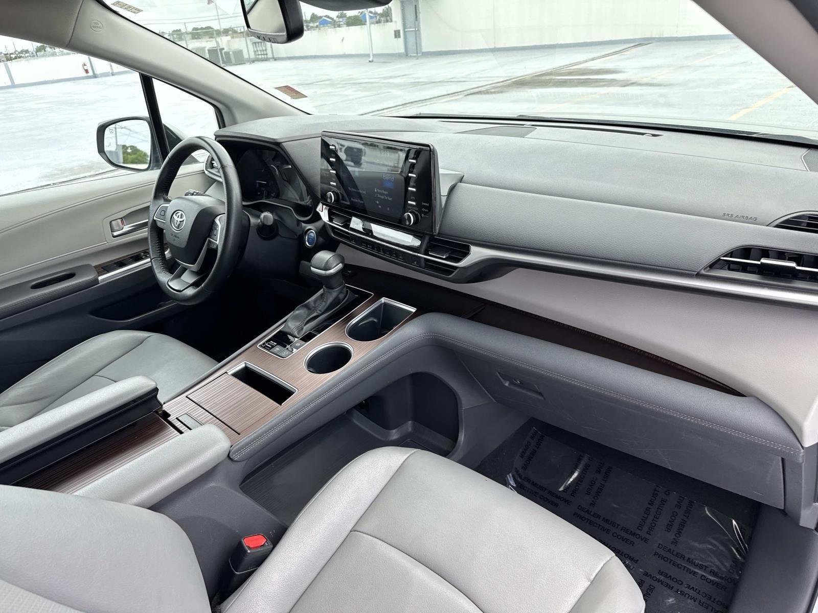 2024 Toyota Sienna XLE - Photo 12