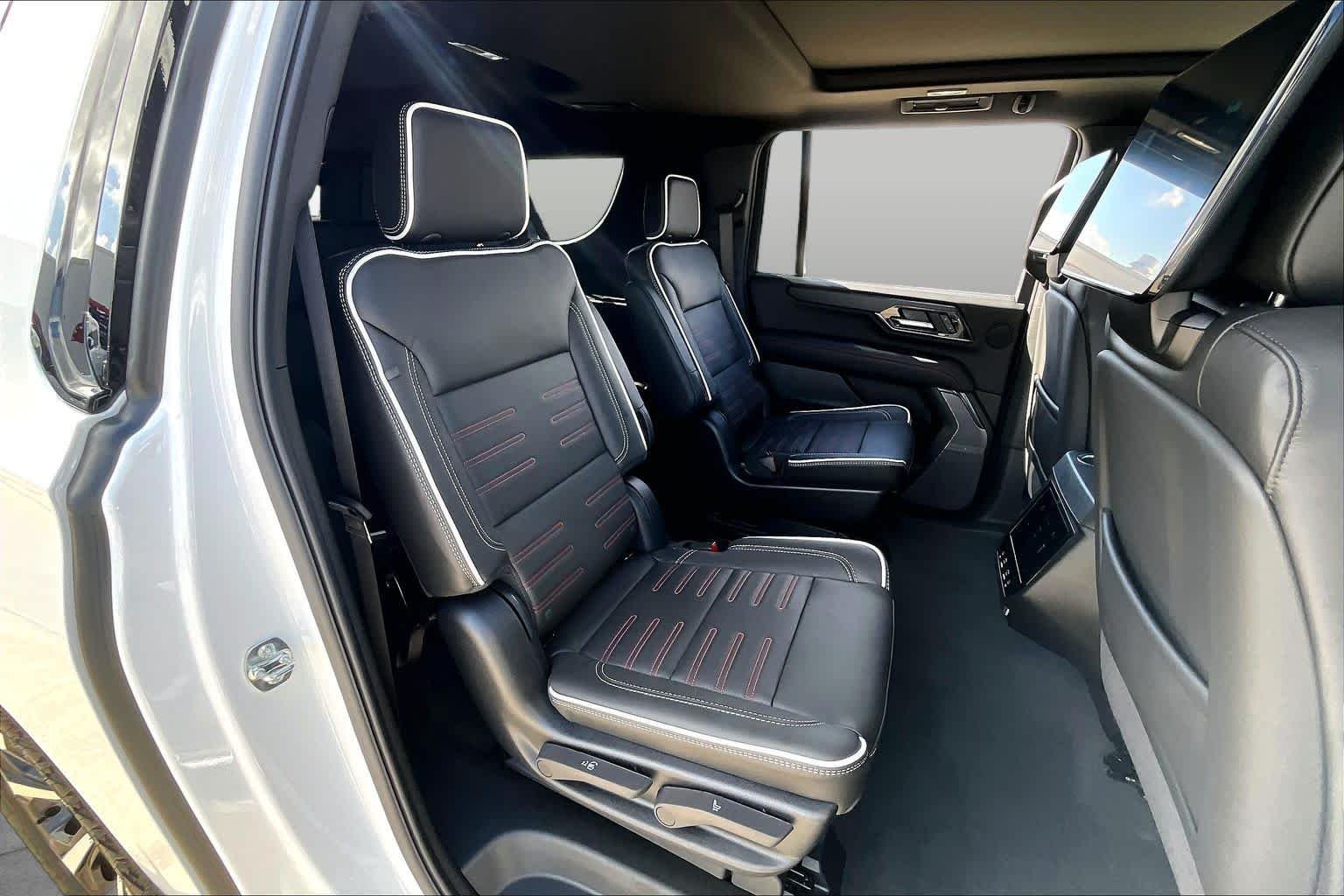 Used 2026 Summit White GMC AT4 Ultimate image 20