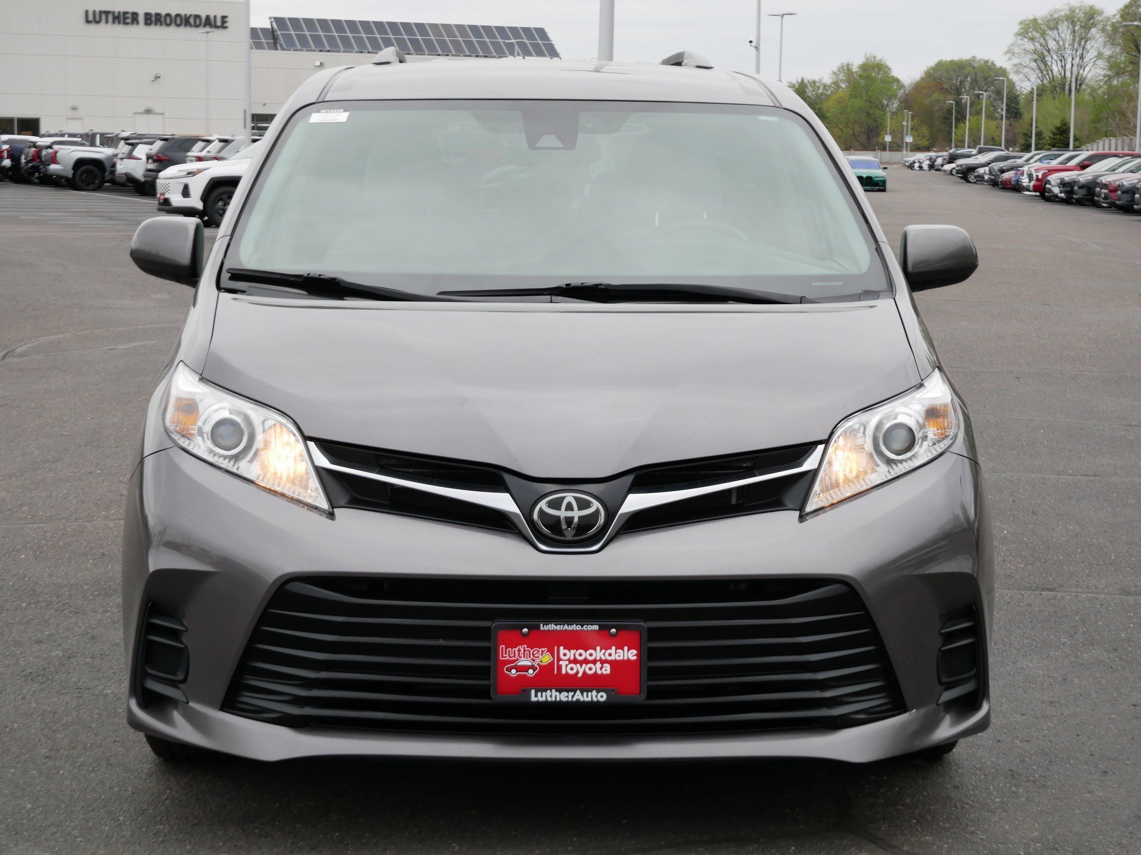 Used 2019 Toyota Sienna LE with VIN 5TDKZ3DC9KS010515 for sale in Brooklyn Center, Minnesota