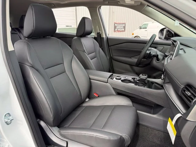 New 2026 Everest White Pearl TriCoat Nissan Dark Armor image 24