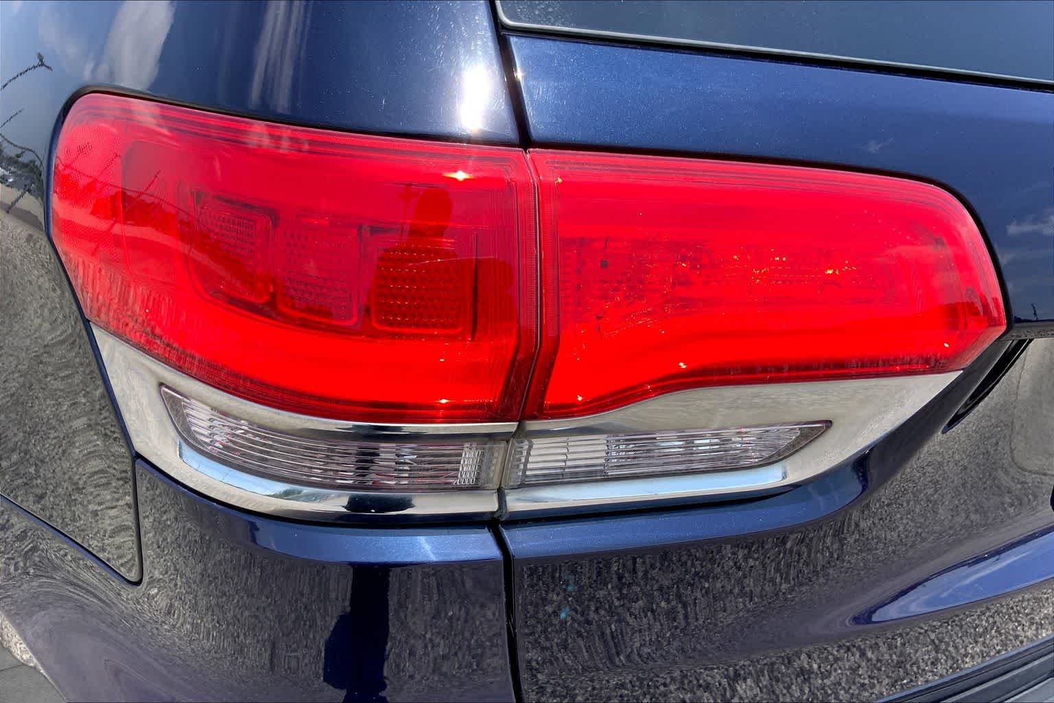 Used 2015 True Blue Pearlcoat Jeep Overland image 35