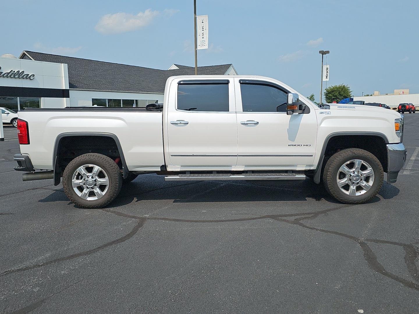 Used 2019 White Frost Tricoat GMC SLT image 4