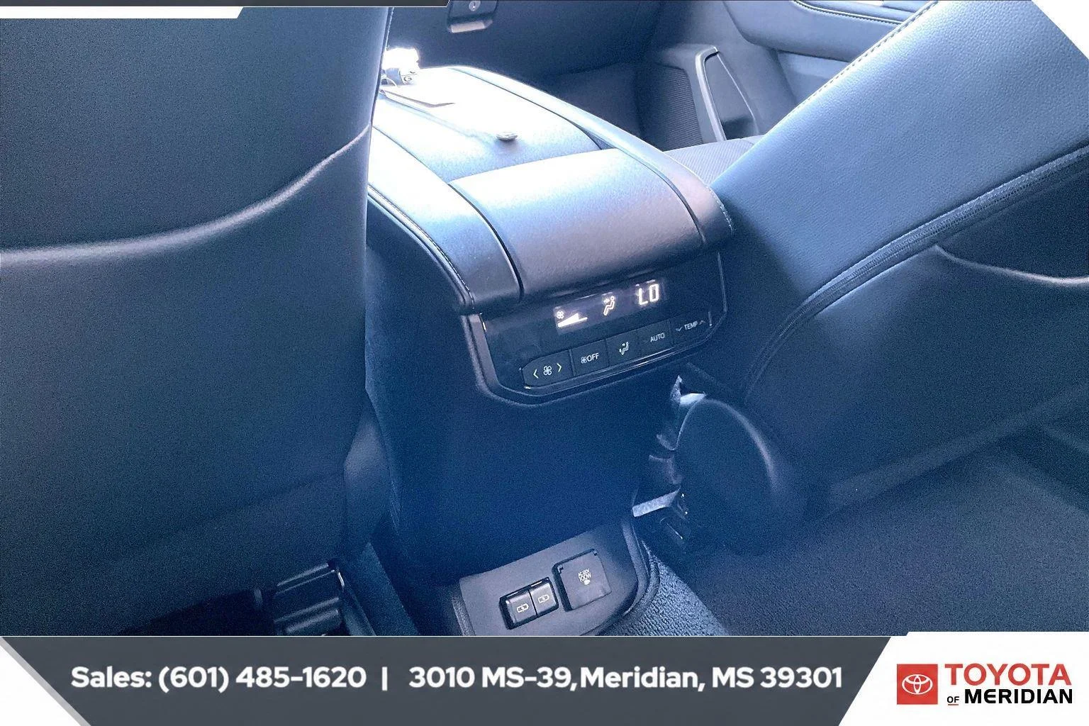Used 2026 Wind Chill Pearl Toyota Limited image 25