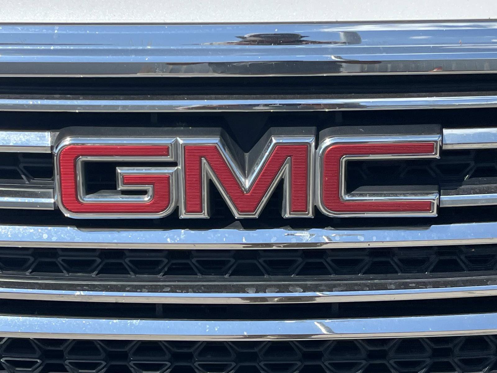 Used 2019 White Frost Tricoat GMC SLT image 5