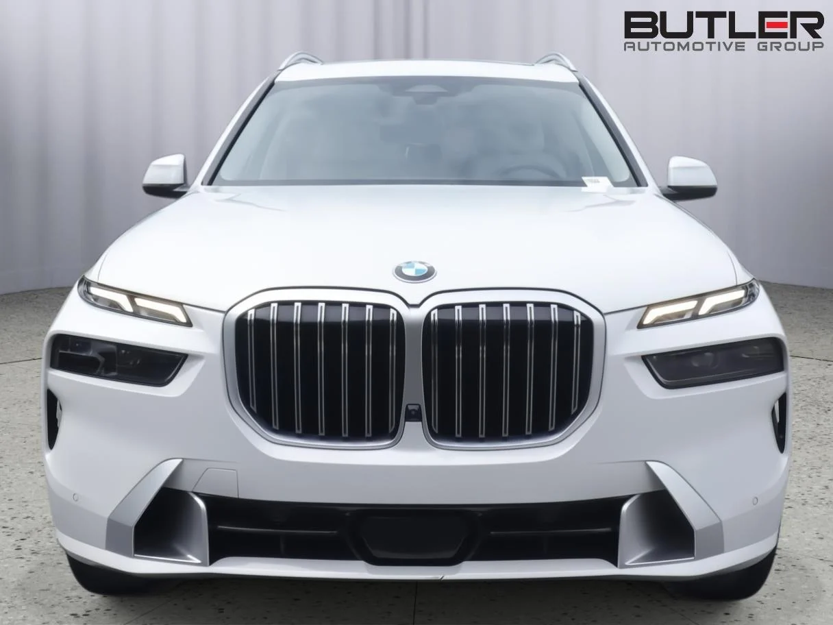 Certified Used 2024 Mineral White Metallic BMW xDrive40i image 2