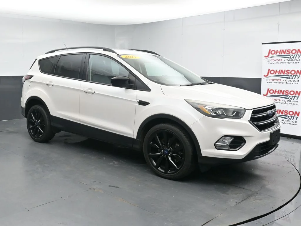 Used 2017 Ford Escape SE with VIN 1FMCU9G9XHUA48289 for sale in Johnson City, TN