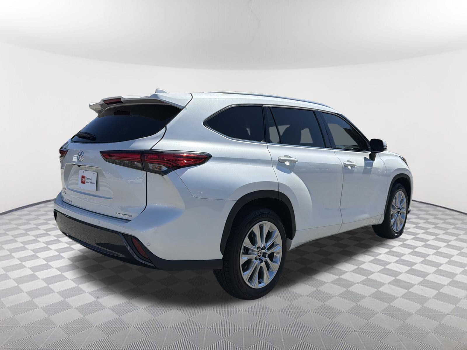 Used 2023 Wind Chill Pearl Toyota Limited image 17