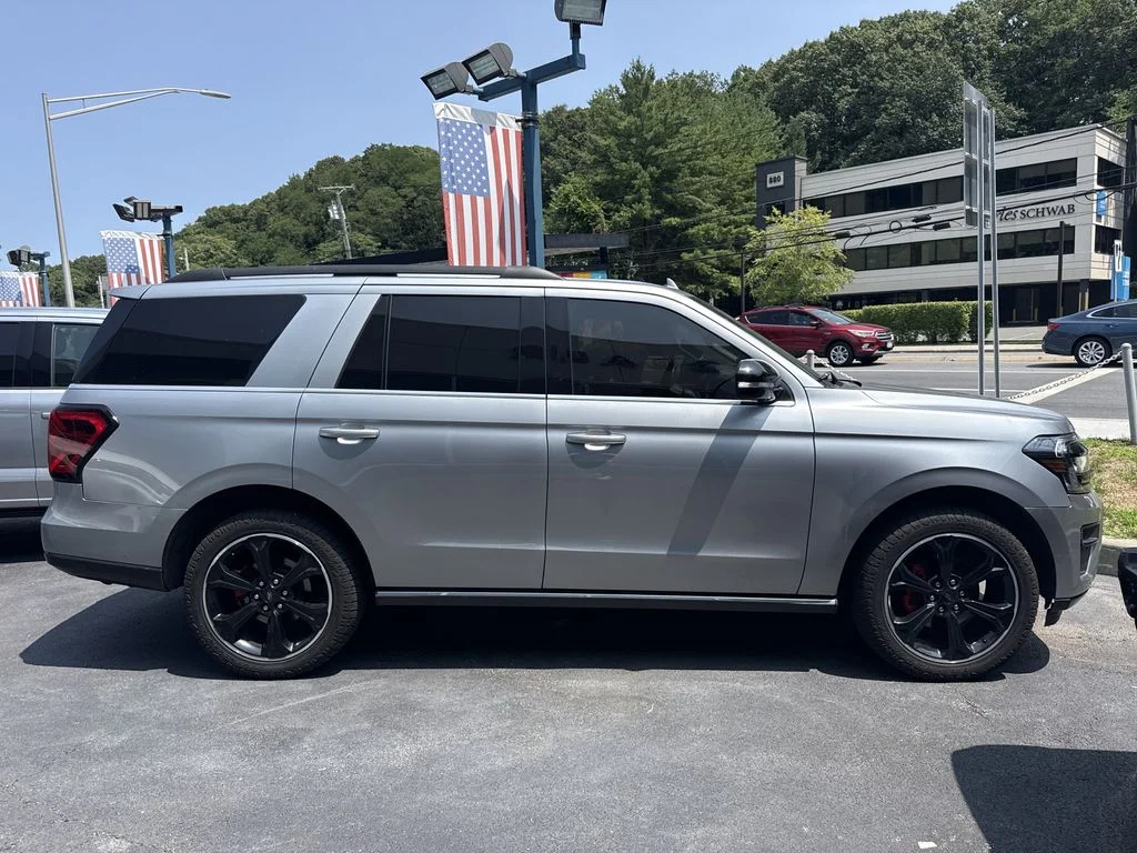 Used 2022 Silver Metallic Ford Limited image 3