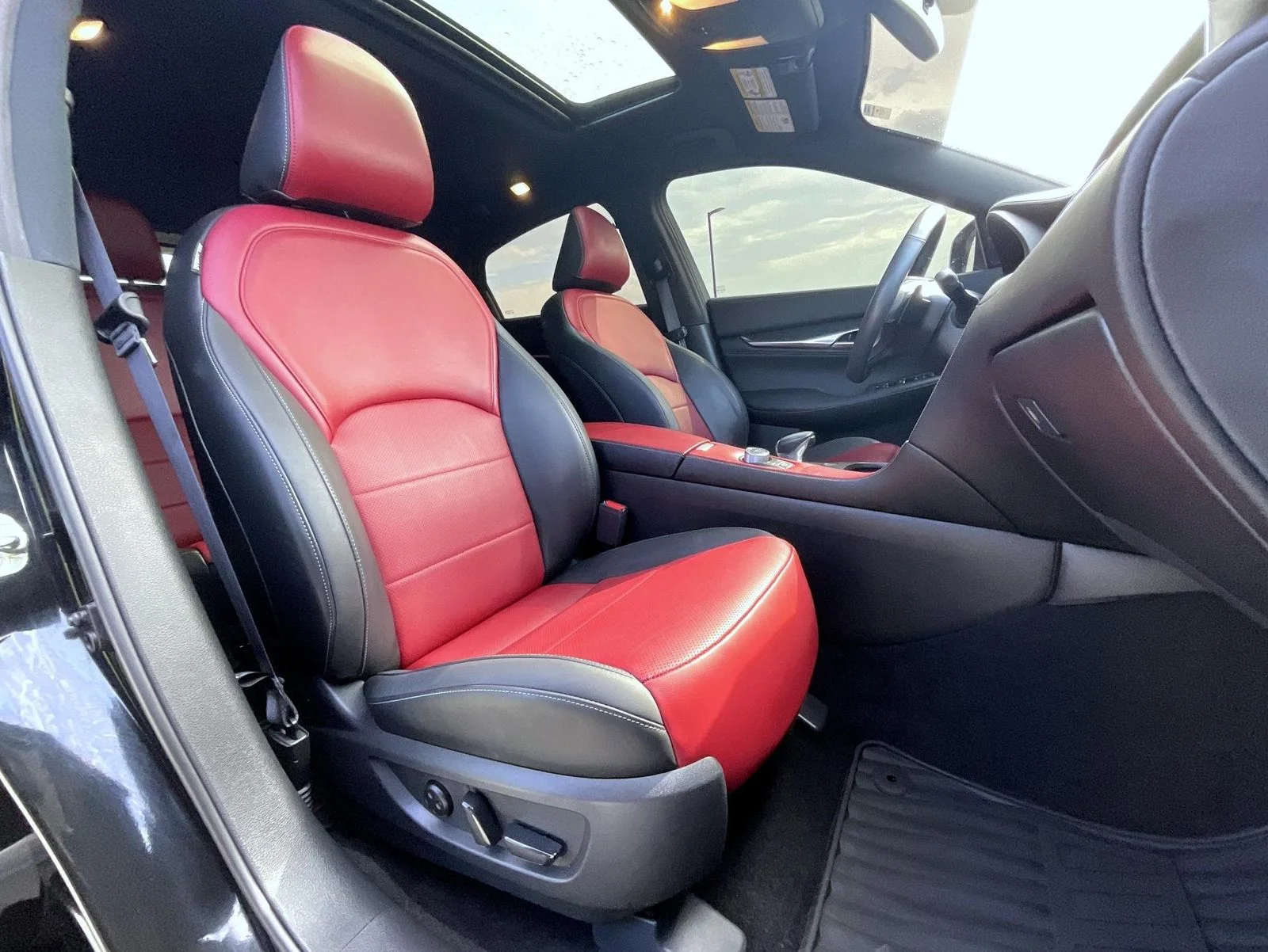 Used 2023 Black INFINITI SENSORY image 16