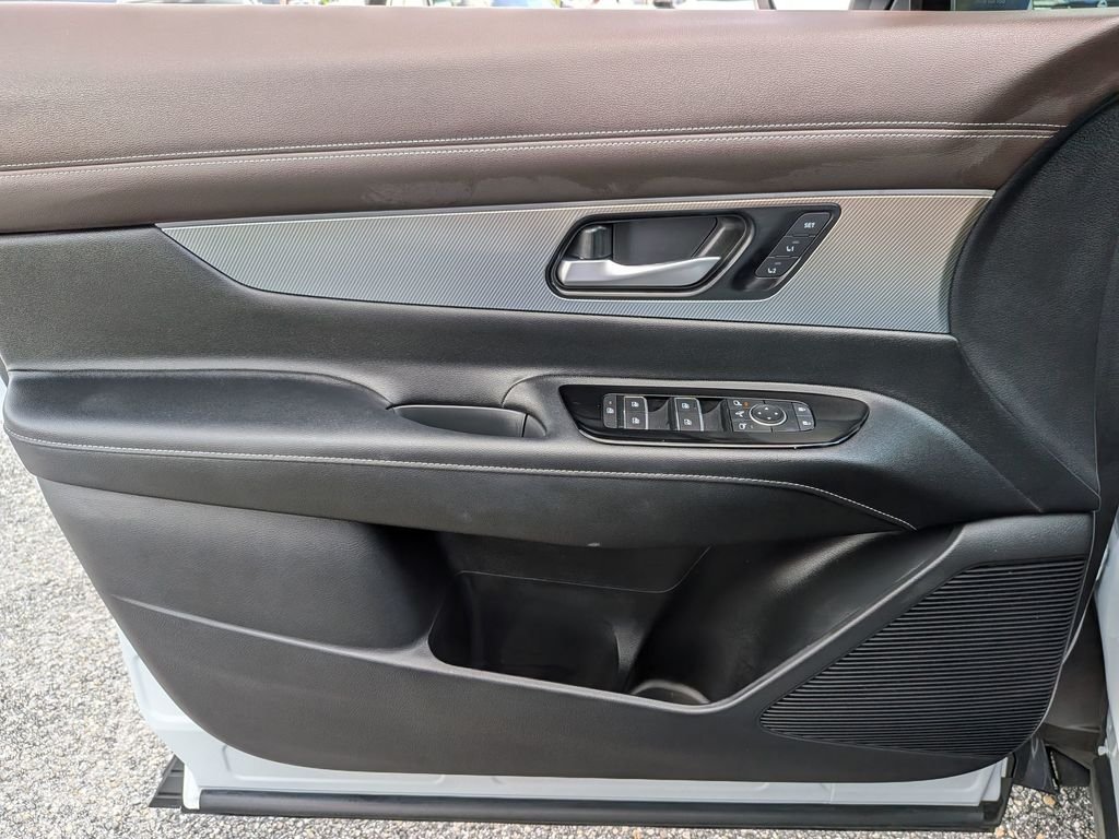 Certified Used 2025 White Nissan Platinum image 33