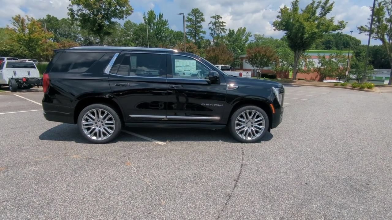 2026 GMC Yukon Denali - Photo 9