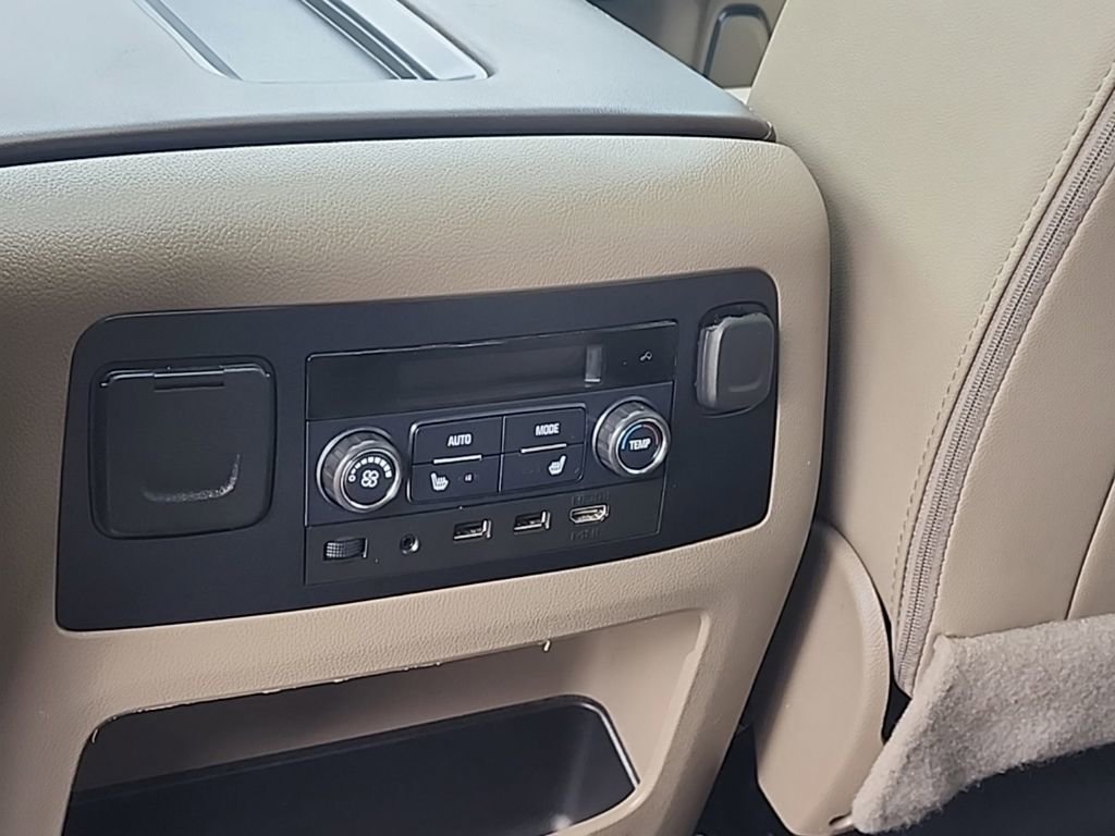 Used 2018 SILVER ICE METALLIC Chevrolet LT image 18