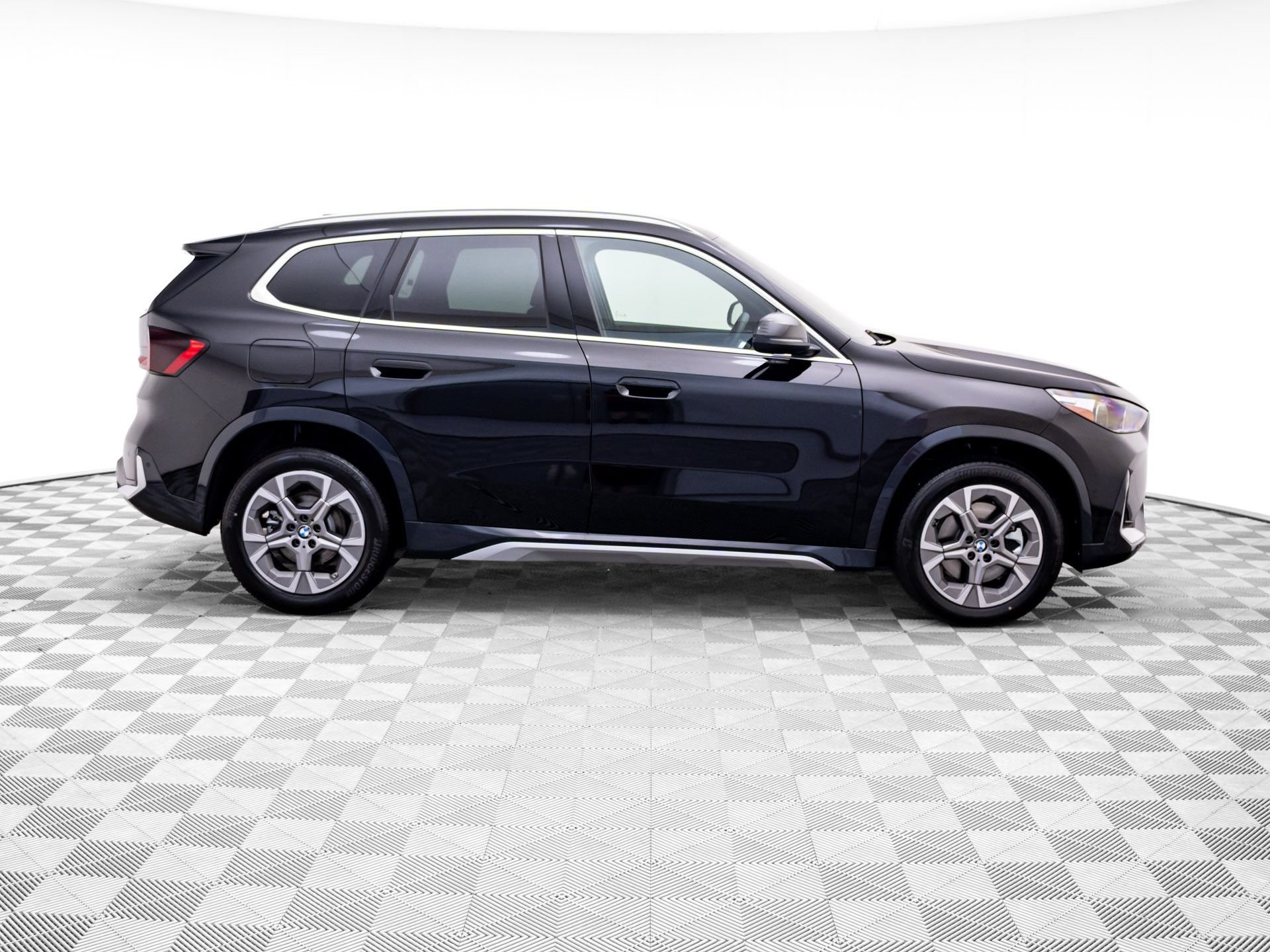 New 2027 Jet Black BMW xDrive28i image 7