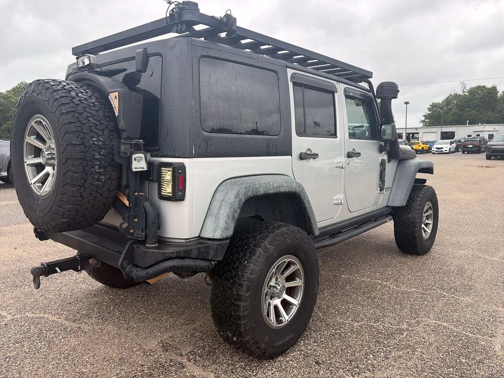 Used 2011 Silver Jeep Unlimited Rubicon image 6
