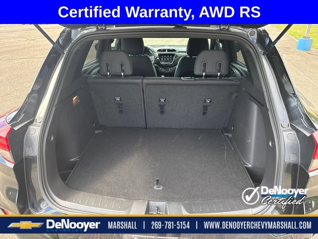 Used 2023 Mosaic Black Metallic Chevrolet RS image 9