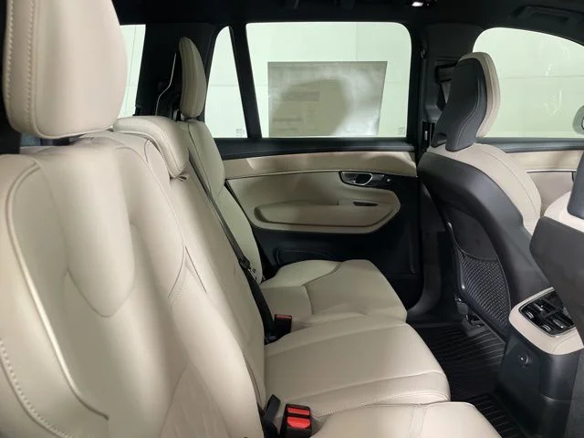 2025 Volvo XC90 Core - Photo 18