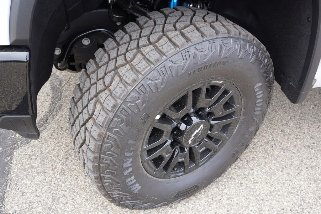 New 2026 Summit White Chevrolet ZR2 image 9