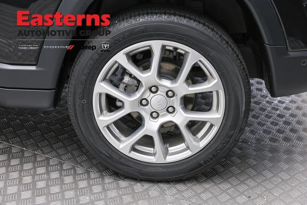 Certified Used 2024 Black Jeep Latitude Lux image 10