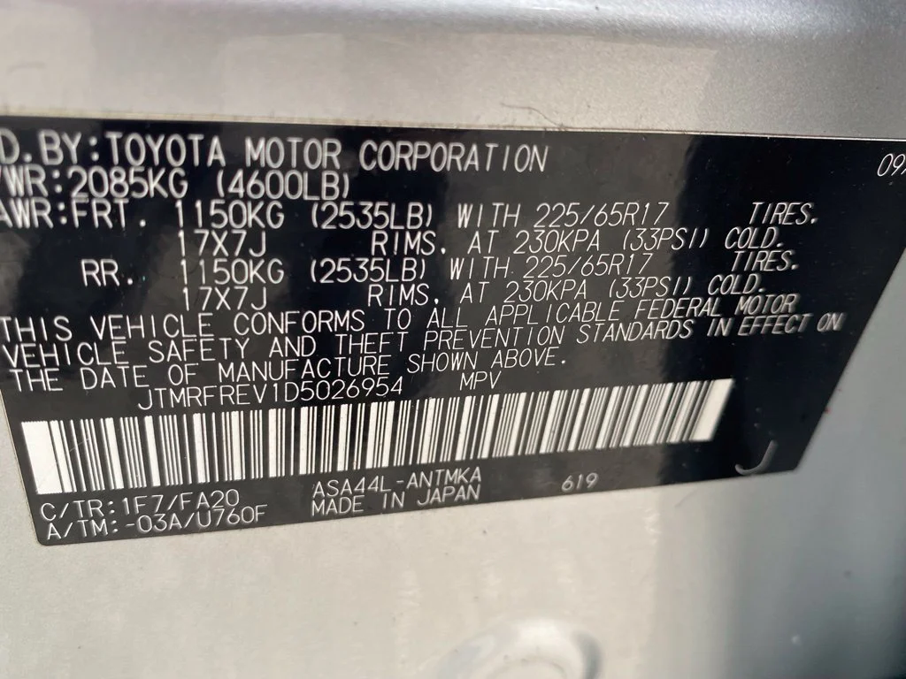 Used 2013 Silver Toyota XLE image 19