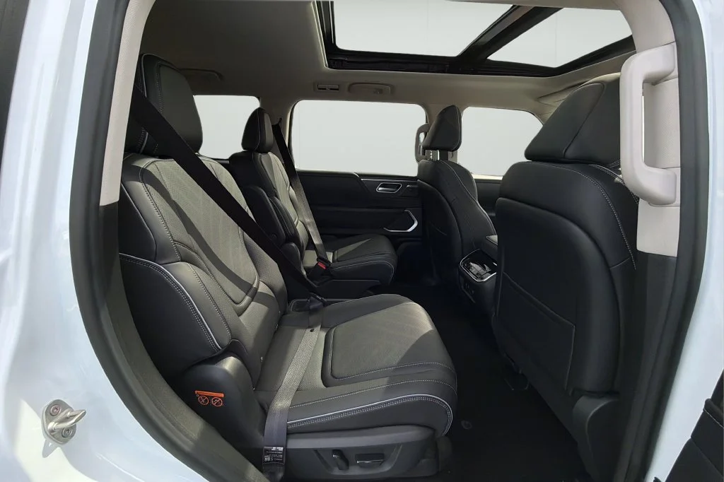 New 2027 RADIANT WHITE INFINITI Luxe 2WD image 12