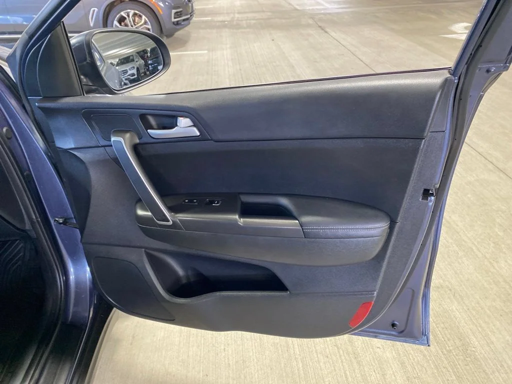 Used 2019 Pacific Blue Kia LX image 7