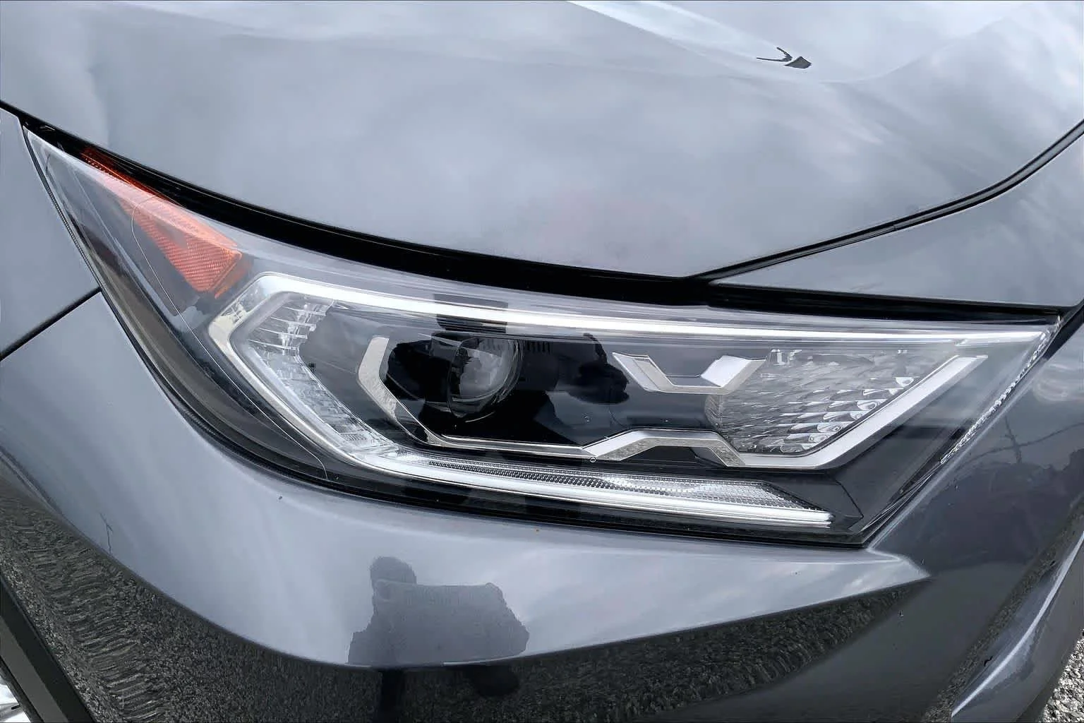 Used 2021 Magnetic Gray Metallic Toyota Hybrid XLE image 27