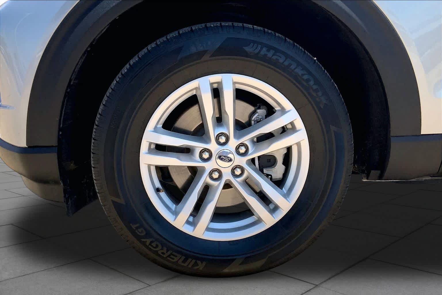 Used 2023 Iconic Silver Metallic Ford XLT image 11