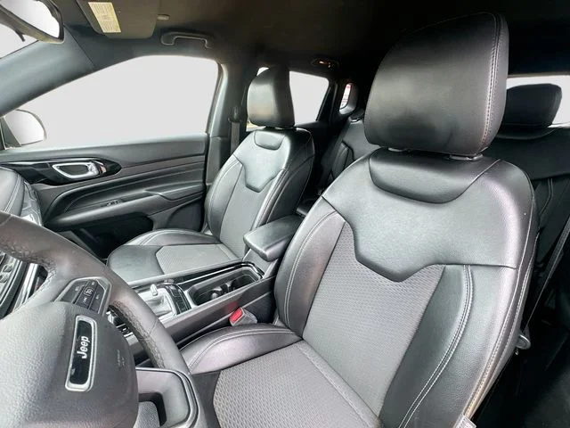 Used 2023 Gray Jeep Altitude image 21