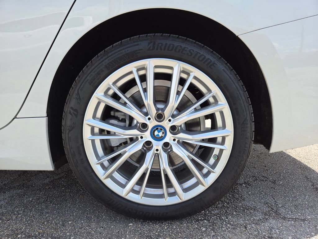 2023 BMW 3 Series 330e - Photo 20